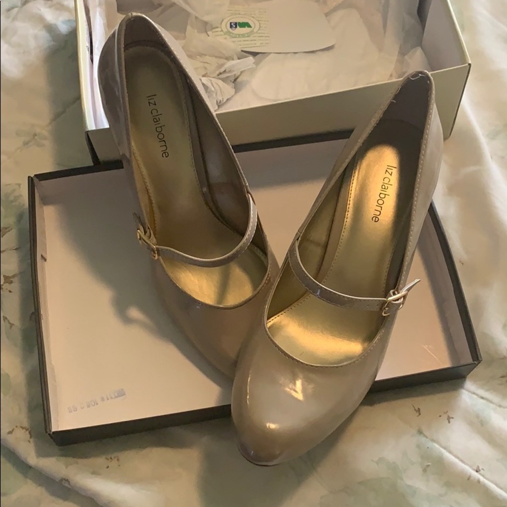 Liz claiborne taupe Mary Janes heels